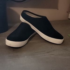 Cozy Staheekum suede mules sz 9